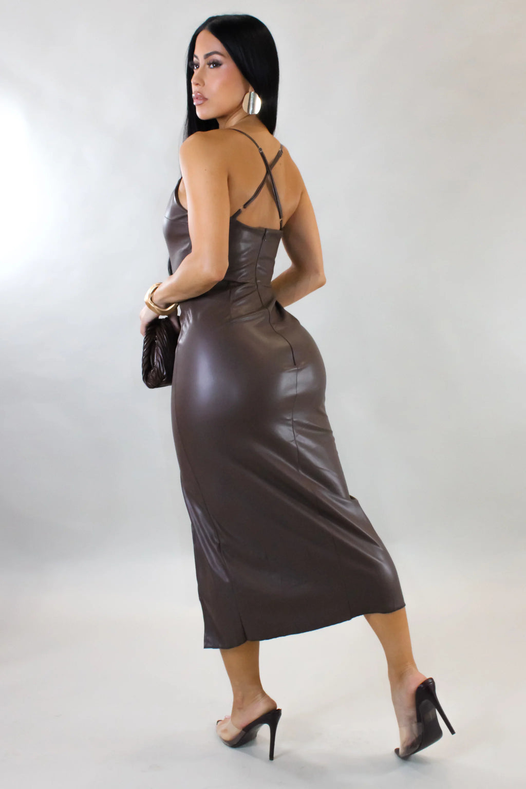 Te seducirá con un vestido midi - Camel