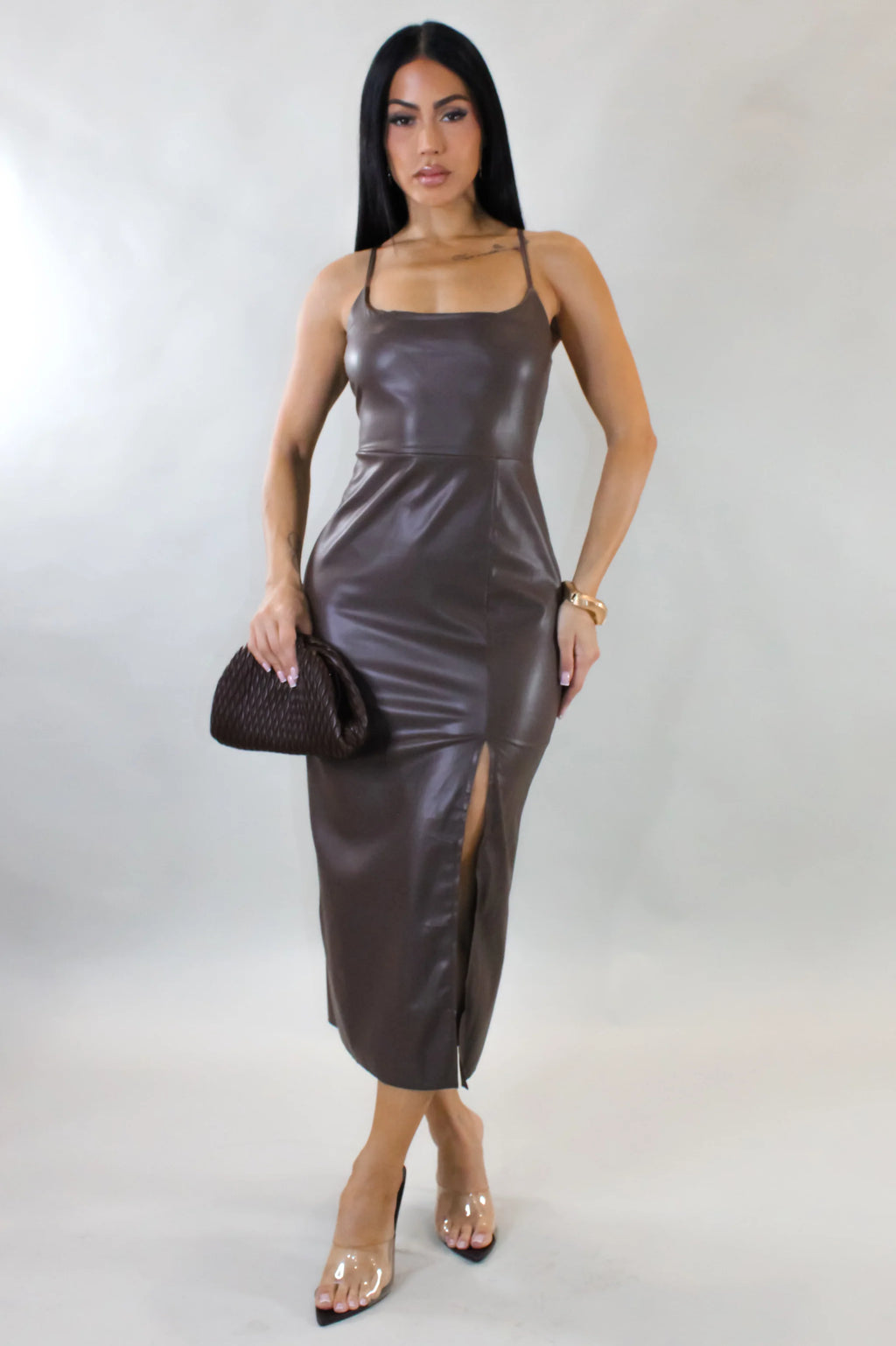 Te seducirá con un vestido midi - Camel