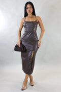 Te seducirá con un vestido midi - Camel